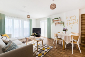 DELUXE HOME at CITY CENTRE WITH FREE PARKING